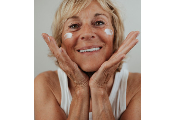 Découvrez la nouvelle crème anti-âge au CBD de Skineance